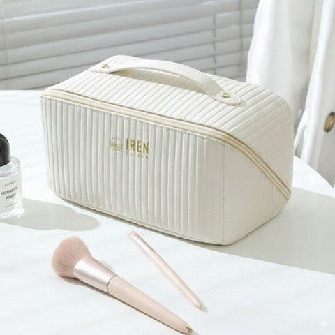 IREN Shizen XMAS POUCH – Set Cadou Japonez de Lux cu Ser Antioxidant, Cremă Hidratantă și Cremă Anti-Aging, în Gentuță Elegantă Bej