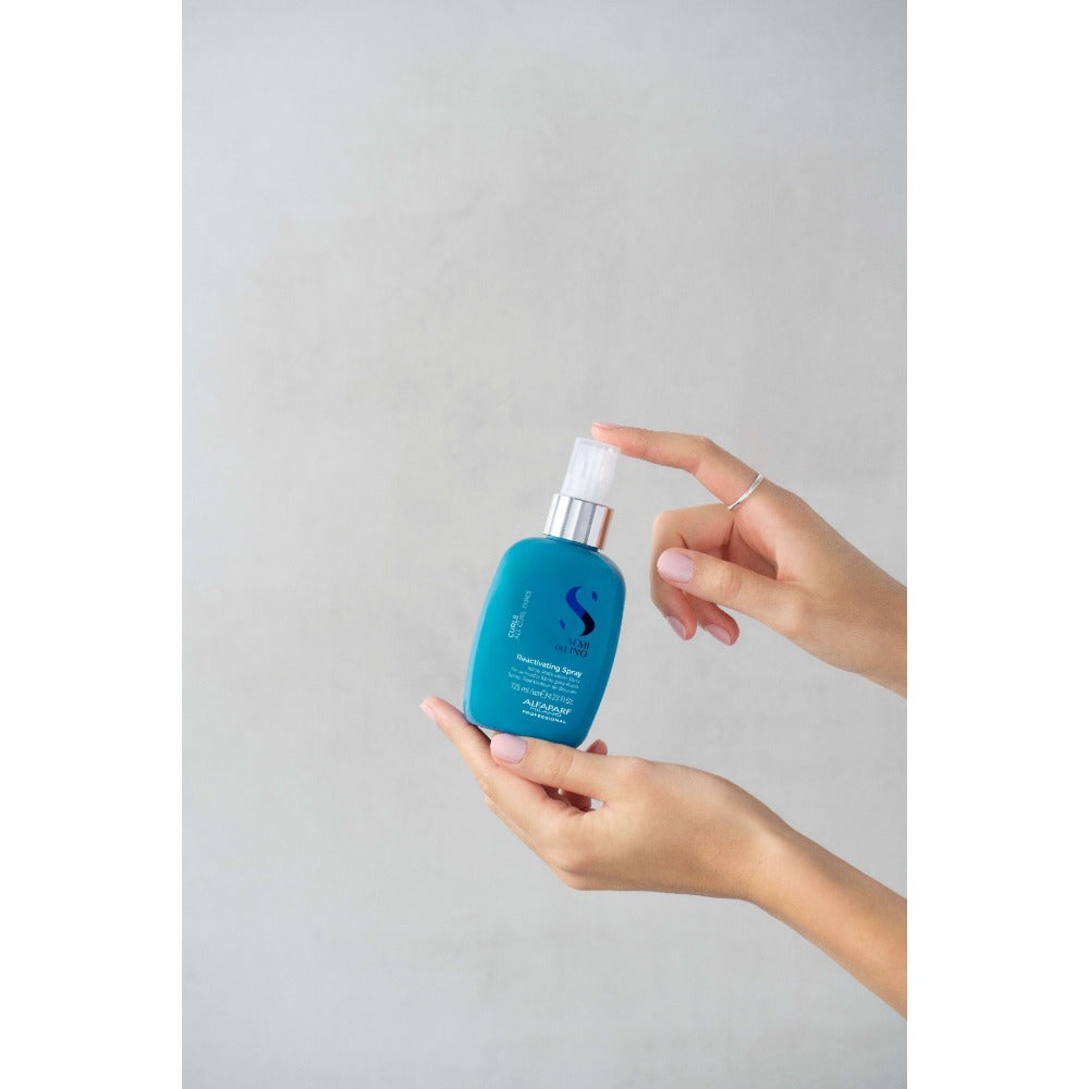Alfaparf Milano Semi di Lino Curls Reactivating Spray – Spray Leave‑in pentru Reactivarea și Definirea Buclelor, Anti‑Frizz, 125 ml