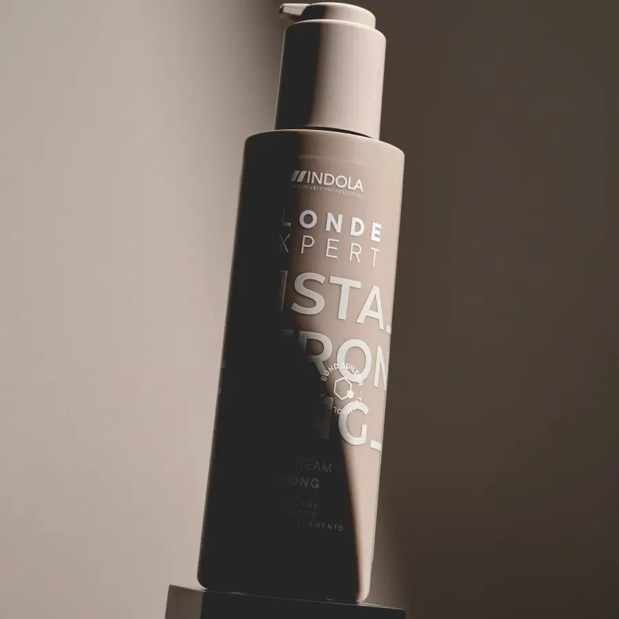 Indola Blonde Expert Insta Strong Cremă fără clătire 145 ml
